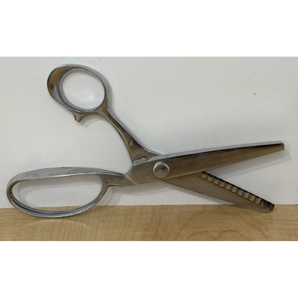 Vintage Canary Japan Pinking Shears Sewing Craft Scissors Made in Japan 7.5"